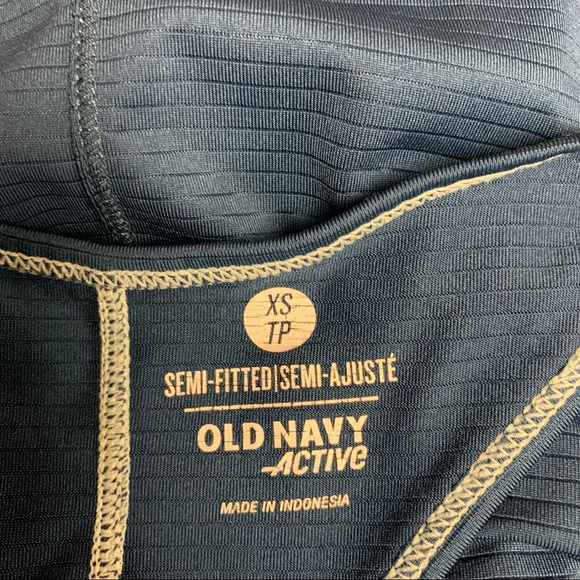 Old Navy active semi fitted workout top size XS - Picture 3 of 7